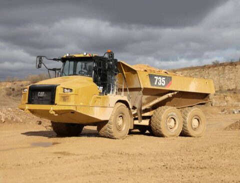 (CAT) Caterpillar 735 ARTICULATED TRUCK Operation and Maintenance Manual SN 3F5 – PDF