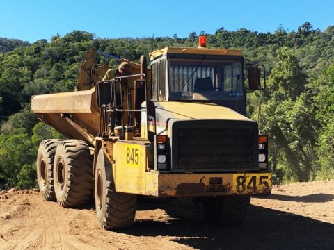(CAT) Caterpillar D250E ARTICULATED TRUCK Operation and Maintenance Manual SN 5TN – PDF